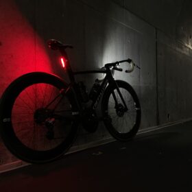 かっこいいバイクにはかっこいいライトを