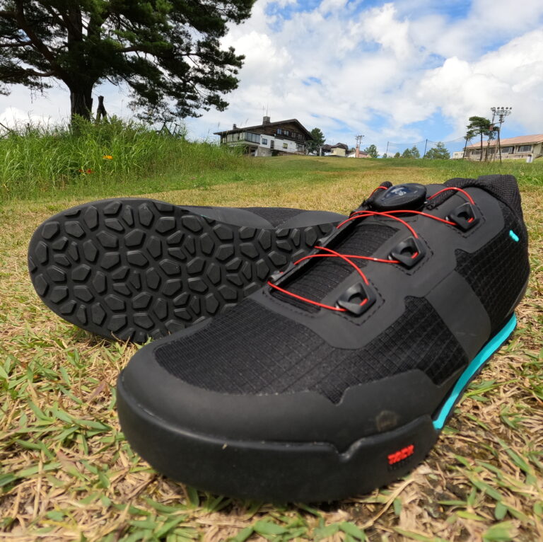 GIRO史上最も売れ続けているランブルを超える『TRACKER』?!