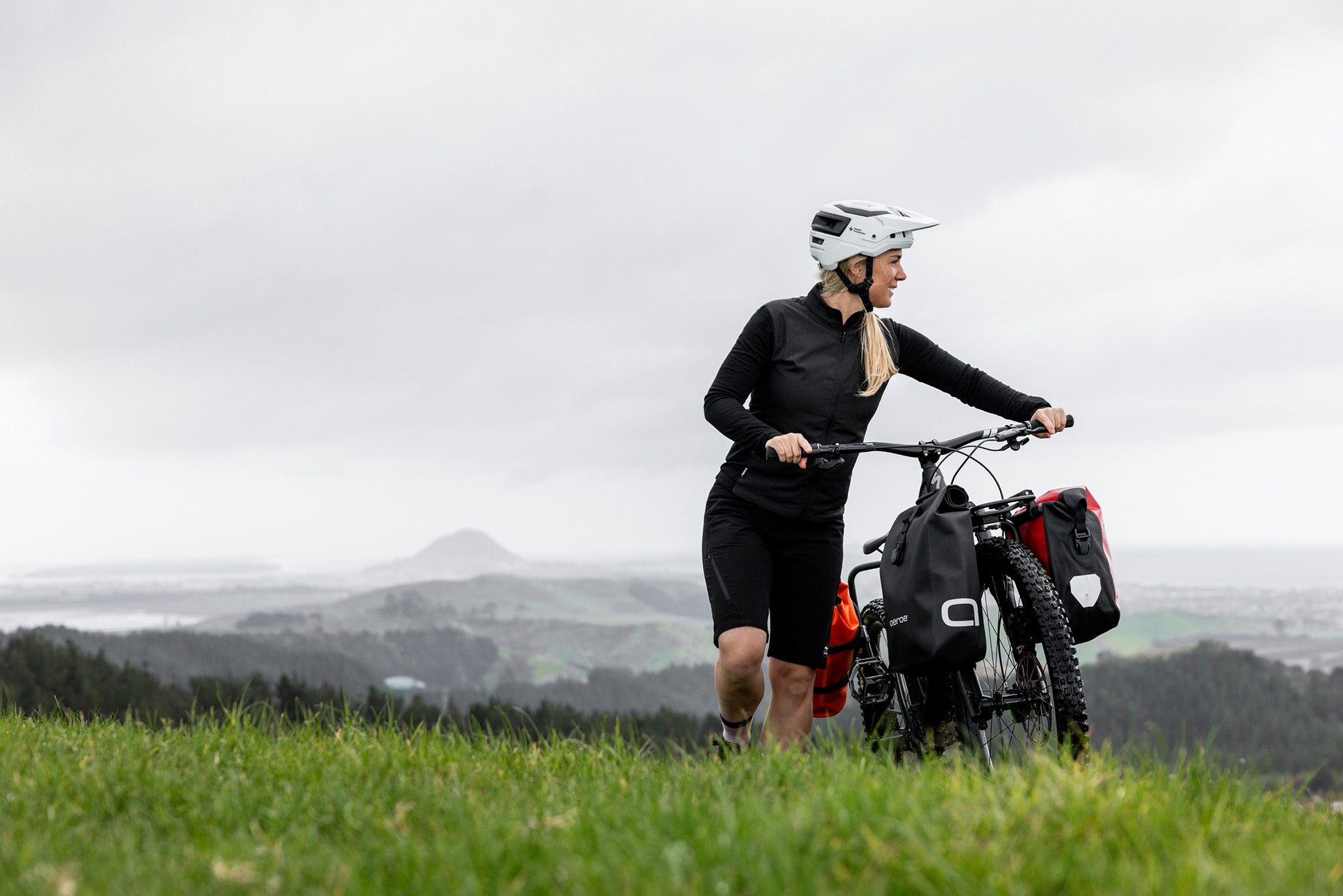 aeroe_front_rack_touring_landscape_2000x