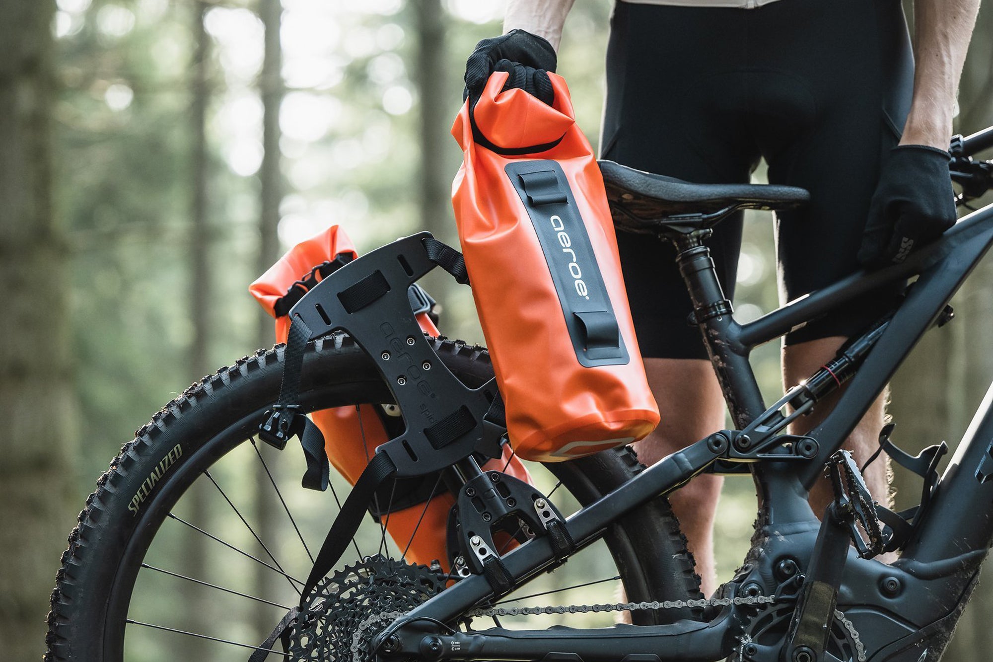 cradle-heavy-duty-dry-bag-8l-spider-rear-rack-cradle_2048x